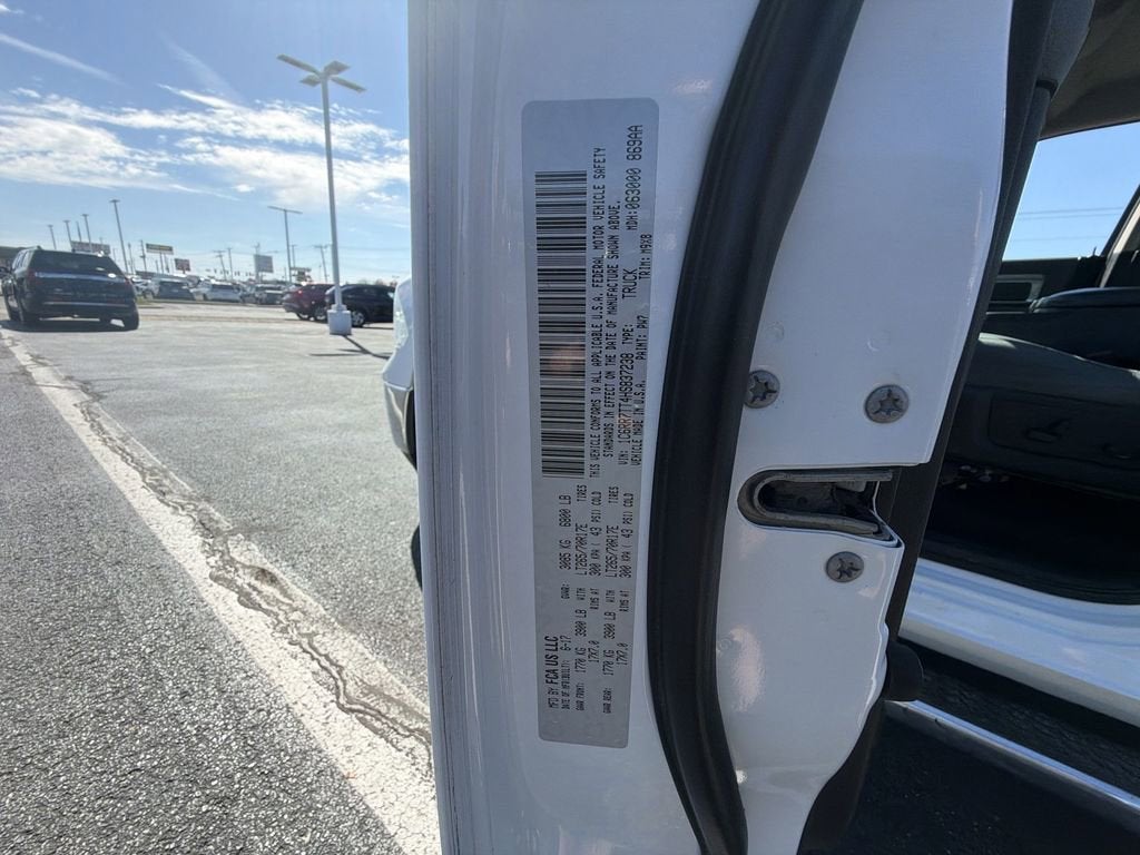 2017 RAM 1500 SLT Crew Cab 4x4 6'4" Box