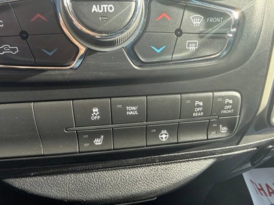 2017 RAM 1500 Big Horn Crew Cab 4x4 6'4" Box