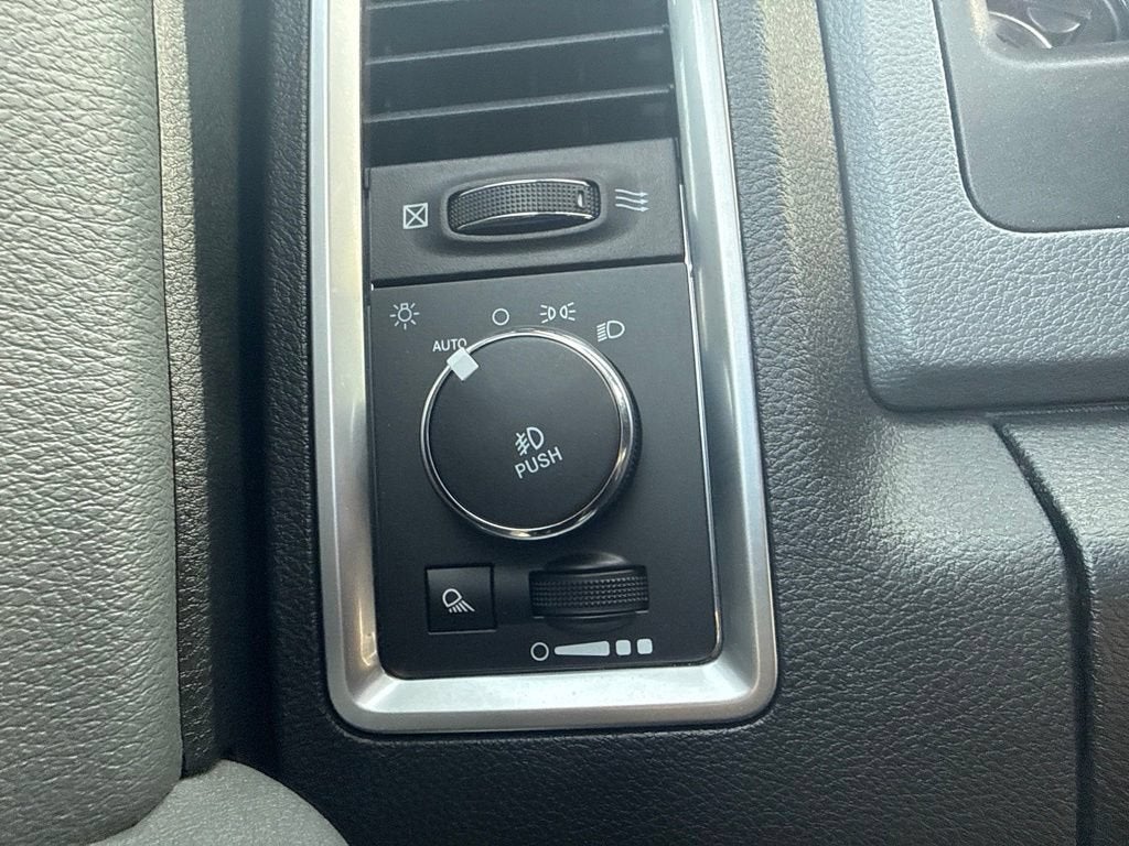 2017 RAM 1500 Big Horn Crew Cab 4x4 6'4" Box