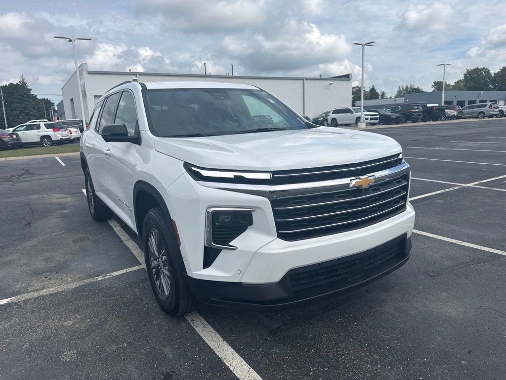 2024 Chevrolet Traverse LT