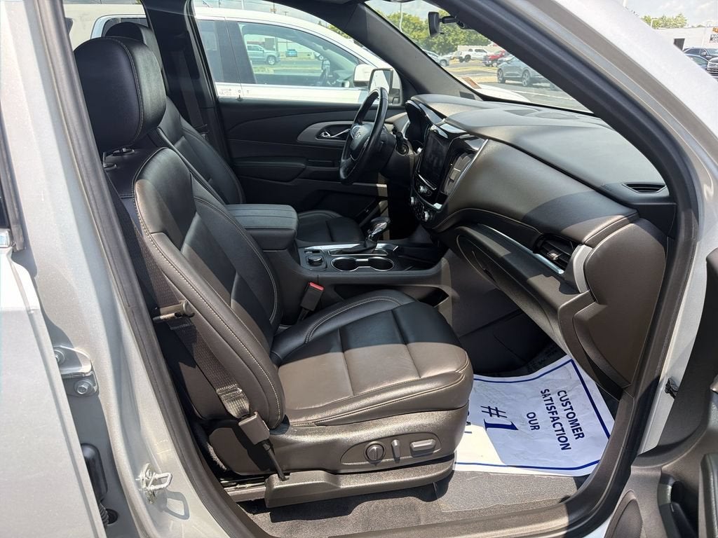 2022 Chevrolet Traverse LT Leather