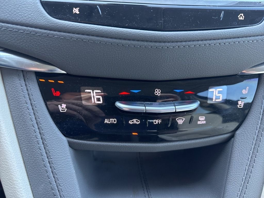 2022 Cadillac XT5 Premium Luxury