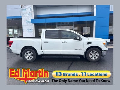 2017 Nissan TITAN SV