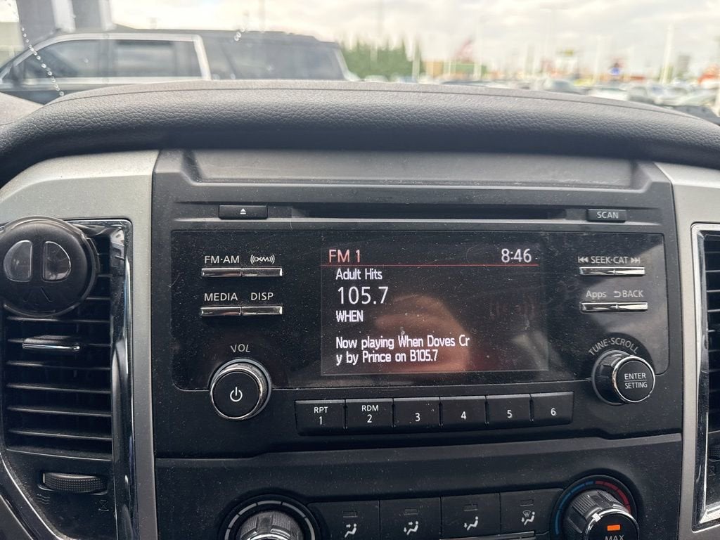 2017 Nissan TITAN SV