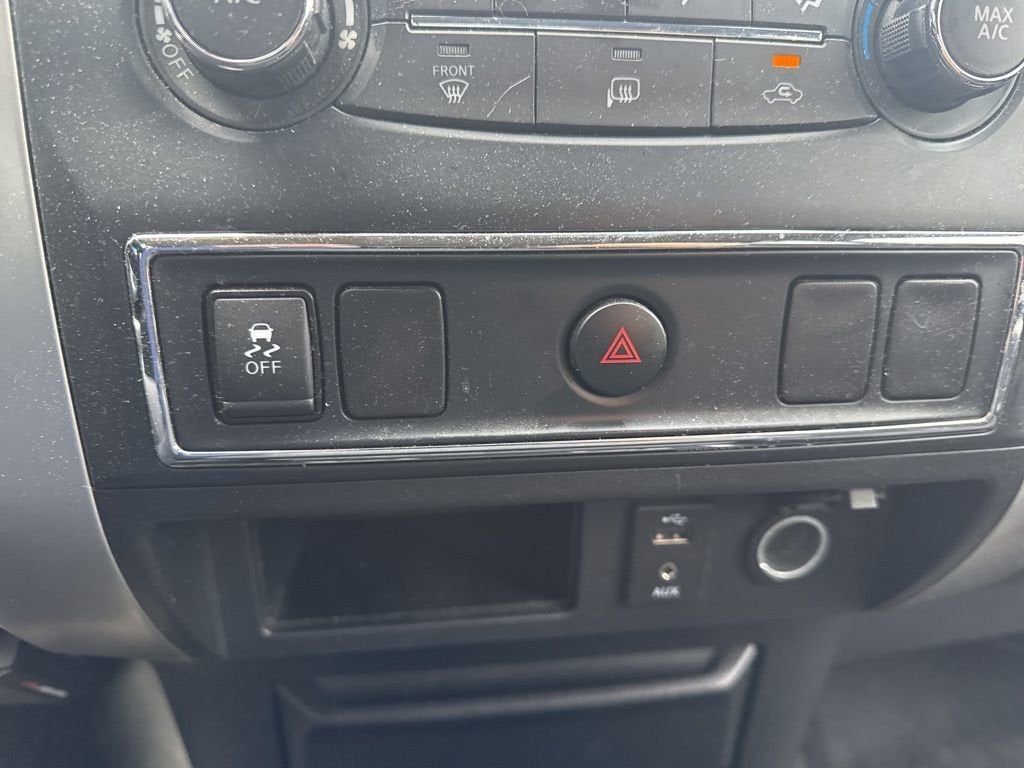 2017 Nissan TITAN SV