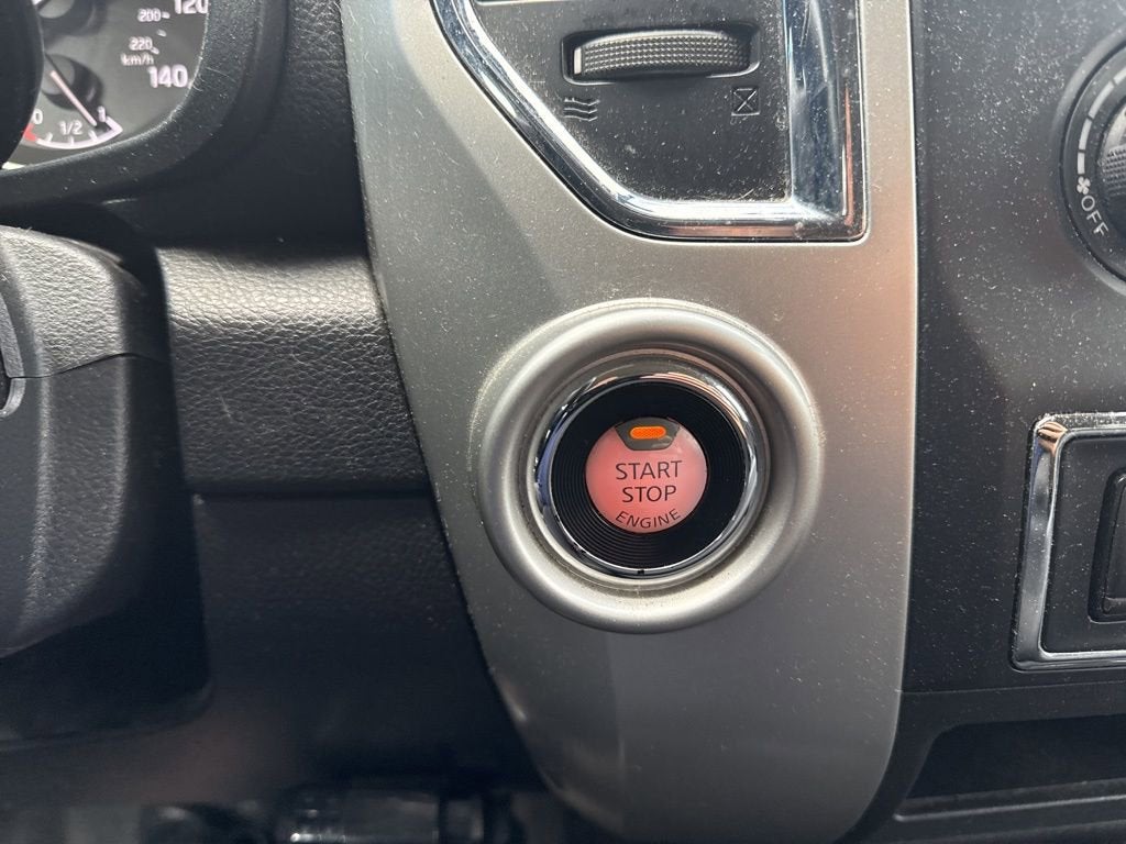 2017 Nissan TITAN SV