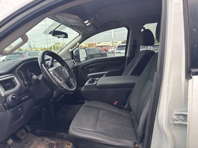 2017 Nissan TITAN SV