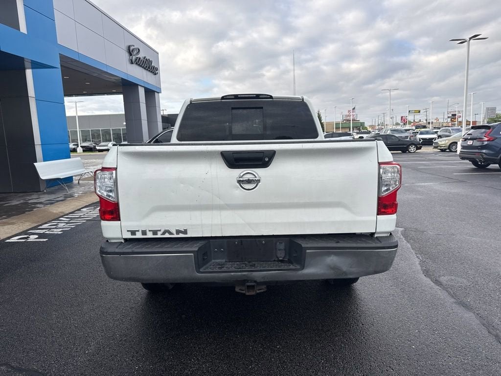 2017 Nissan TITAN SV