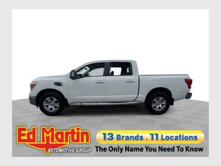 2017 Nissan TITAN SV