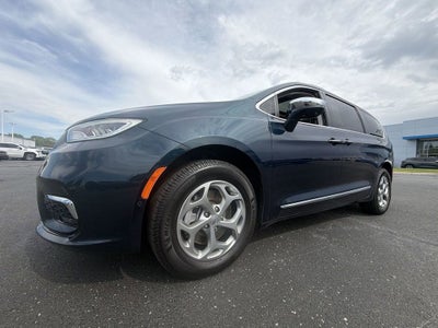 2022 Chrysler Pacifica Limited AWD