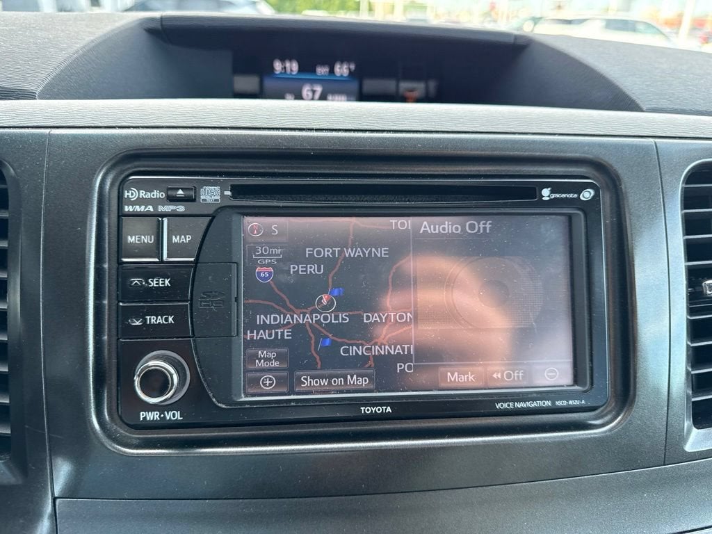 2014 Toyota Sienna XLE V6 8 Passenger