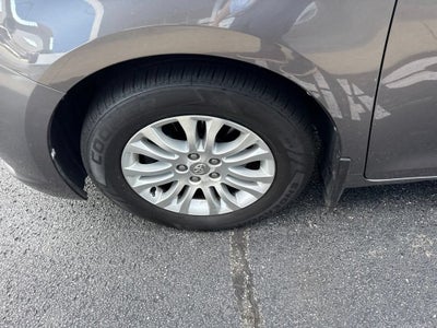 2014 Toyota Sienna XLE V6 8 Passenger