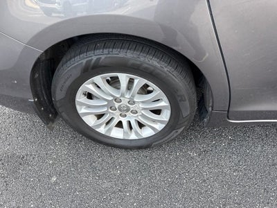 2014 Toyota Sienna XLE V6 8 Passenger