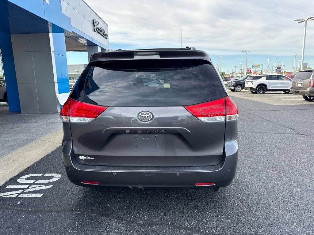 2014 Toyota Sienna XLE V6 8 Passenger