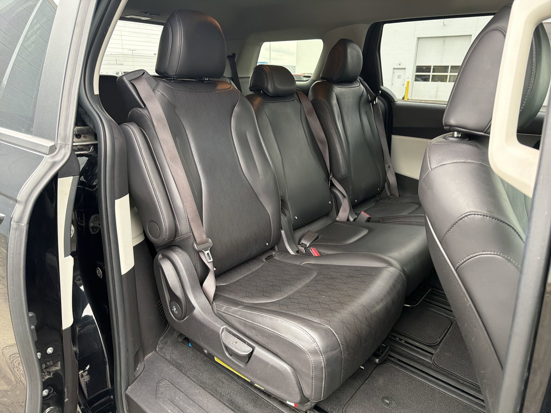 2023 Kia Carnival LX