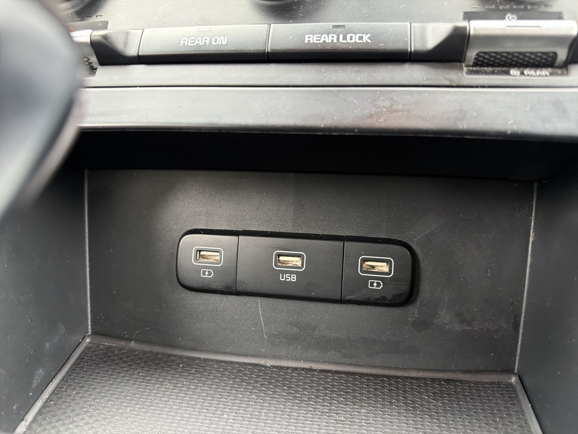 2023 Kia Carnival LX